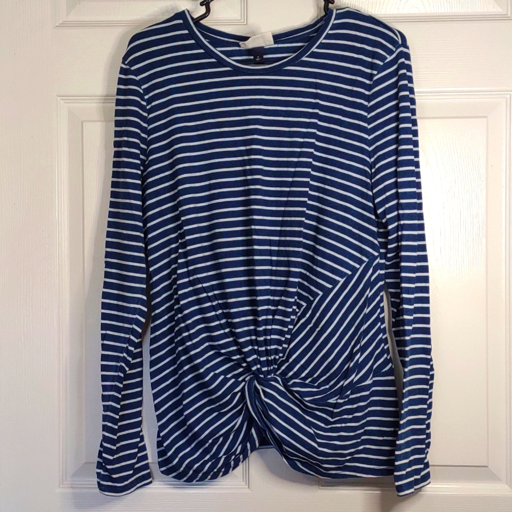 Universal Threads twist front long sleeved shirt XL